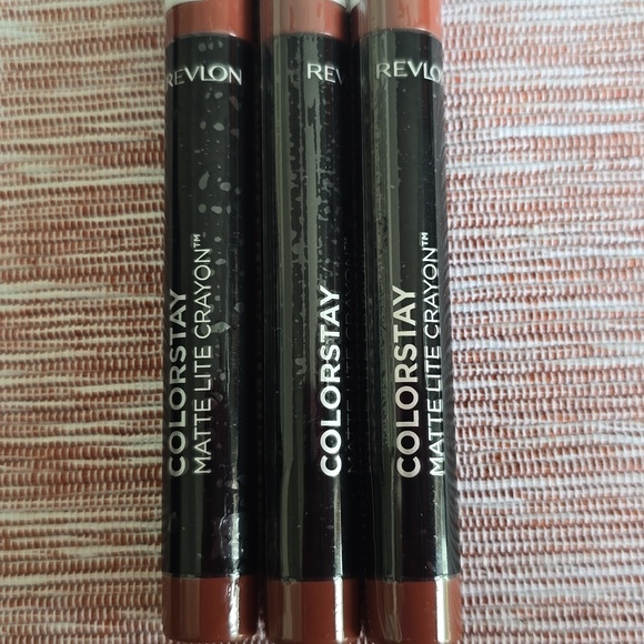 REVLON BRAND WOMENS COLORSTAY MATTE LITE LIP CRAYON BUNDLE OF 3 - Picture 2 of 9